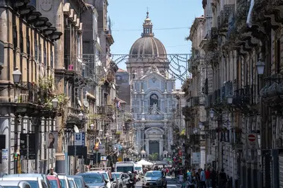 Vista generica su Catania o vista sulla città dall'interno dell'appartamento