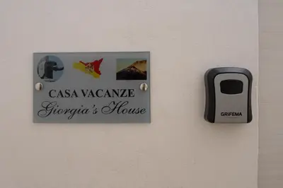 Certificato, attestato, insegna o altro documento esposto da Giorgia's House