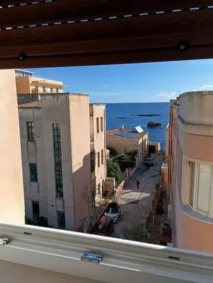 Vista generica sul mare o vista sul mare dall'interno dell'appartamento