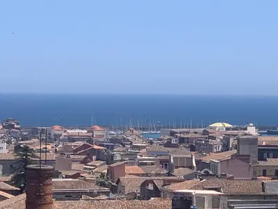 Vista generica sul mare o vista sul mare dall'interno dell'appartamento