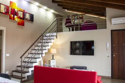TV o dispositivi per l'intrattenimento presso Loft appartamento Privato esclusivo residenziale , Parcheggio gratuito , Catania
