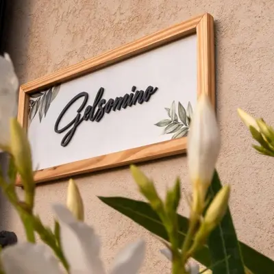 Certificato, attestato, insegna o altro documento esposto da Villa Gelsomino