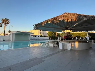 Vista generica sulle montagne o vista sulle montagne dall'interno della casa vacanze