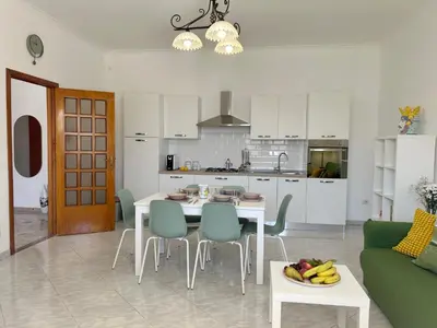 Cucina o angolo cottura di Villa Sole near the sandy beach, parking & wifi