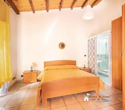 Letto o letti in una camera di AKRAI