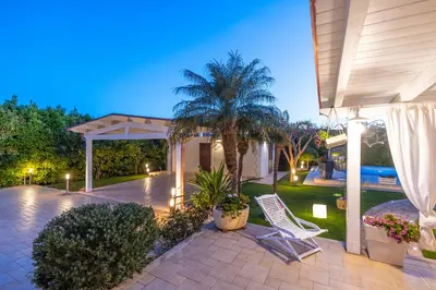 Piscina di Villa Aliv o nelle vicinanze