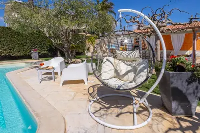 Piscina di Villa Aliv o nelle vicinanze