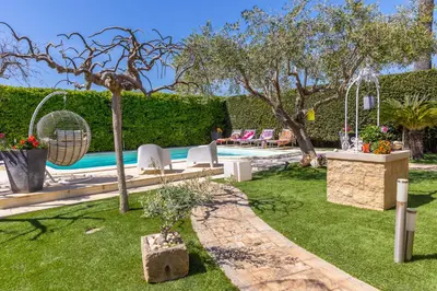 Piscina di Villa Aliv o nelle vicinanze