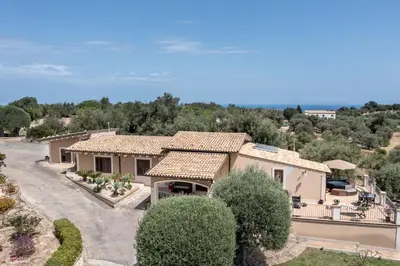 Paesaggio naturale nelle vicinanze della villa