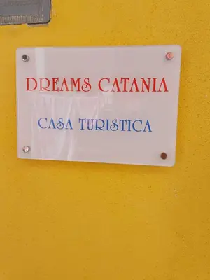 Certificato, attestato, insegna o altro documento esposto da Dreams Catania