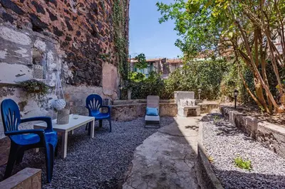 Area soggiorno di SICILIAN MOOD - Garden House in the city ceter