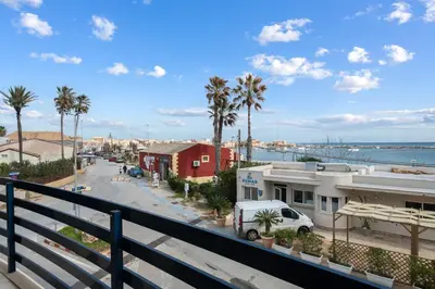 Vista generica sul mare o vista sul mare dall'interno dell'appartamento
