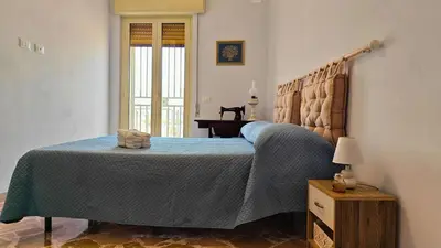 Letto o letti in una camera di Al Pianotto, appartamento vintage ad Avola, vista Mare