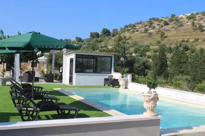 Piscina di villa corinzia 2 o nelle vicinanze