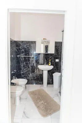 Bagno di villa corinzia 2