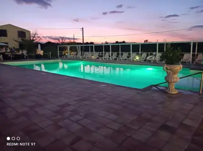 Piscina di Brunello con veranda e piscina condivisa o nelle vicinanze