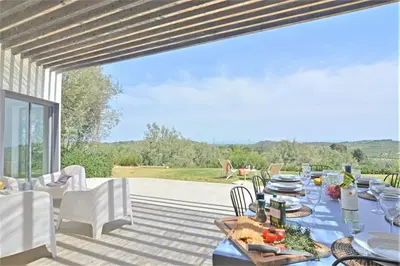 Paesaggio naturale nelle vicinanze della villa