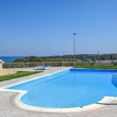 5 Bedroom Gorgeous Home In Brucoli