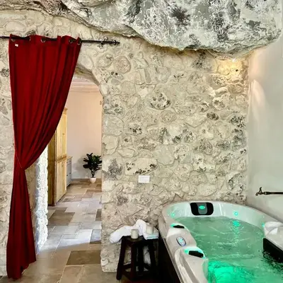 Suite Albanazzo with Jacuzzi near the sandy beach