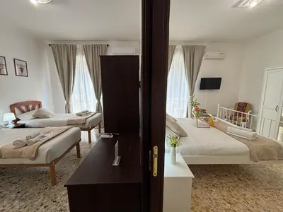 Letto o letti in una camera di AMURI HOUSE- Intero appartamento vicino al MARE e ORTIGIA