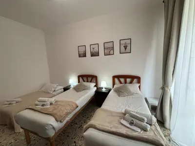 Letto o letti in una camera di AMURI HOUSE- Intero appartamento vicino al MARE e ORTIGIA
