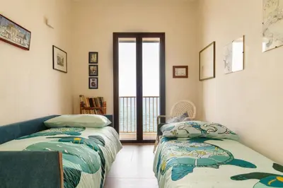 Letto o letti in una camera di GuestHost - Pam's Seaview Apartment