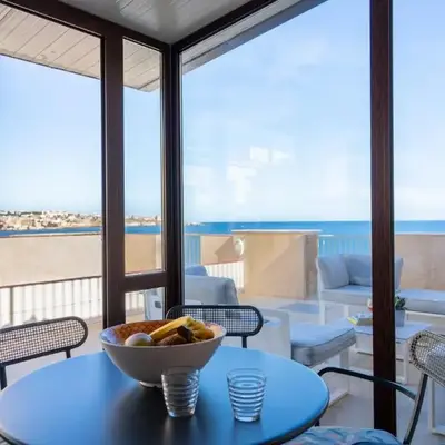 GuestHost - Pam's Seaview Apartment