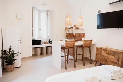 TV o dispositivi per l'intrattenimento presso OAZA Design Apartments Jacuzzi Suite or Shower City Center Catania