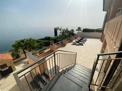 Paesaggio naturale nelle vicinanze della villa