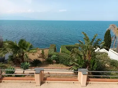 Paesaggio naturale nelle vicinanze della villa