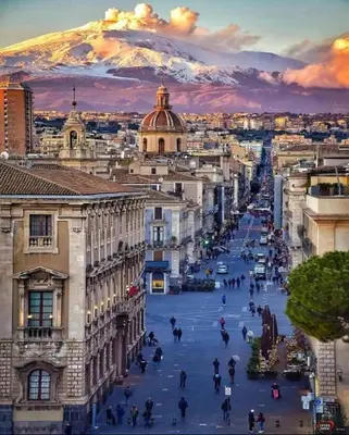 Vista generica su Catania o vista sulla città dall'interno dell'appartamento