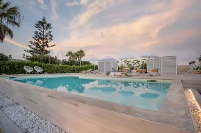 Piscina di Villa Elysian con piscina privata o nelle vicinanze