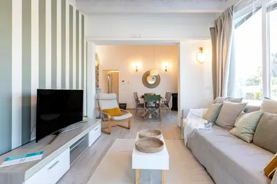 TV o dispositivi per l'intrattenimento presso Villa Elysian con piscina privata