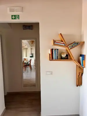 Biblioteca nella casa vacanze