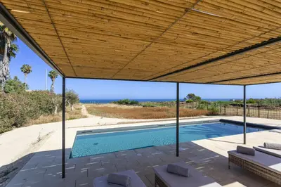 Piscina di ISULATRAVEL - Villa Calamare o nelle vicinanze