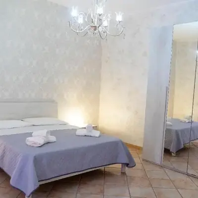 238 Holiday House