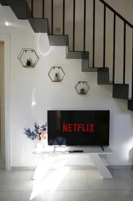 TV o dispositivi per l'intrattenimento presso FicuriniasHouse-Cozy Central Flat with Parking