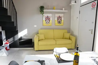 Area soggiorno di FicuriniasHouse-Cozy Central Flat with Parking