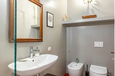 Bagno di GuestHost - Elegant Apartment near Castello Ursino