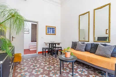 Area soggiorno di GuestHost - Elegant Apartment near Castello Ursino