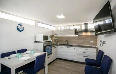 Cucina o angolo cottura di 3 Bedroom Amazing Home In Avola