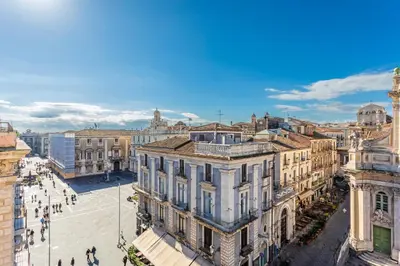 Vista generica su Catania o vista sulla città dall'interno dell'appartamento