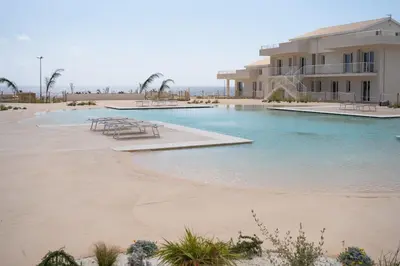 Piscina di GuestHost - Borgo 84 Marzamemi - Marza Bedda Flat o nelle vicinanze