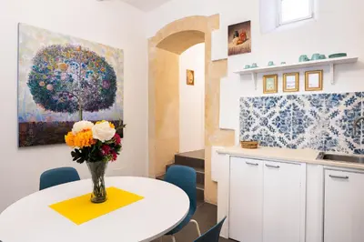 Cucina o angolo cottura di Ortigia Courtyard Apartment by Ortigia Apartments