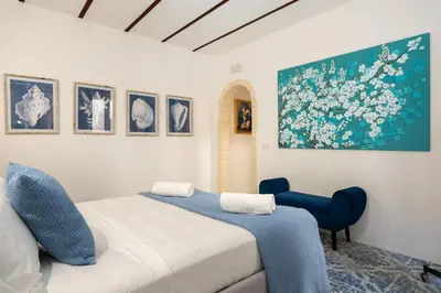 Area soggiorno di Ortigia Courtyard Apartment by Ortigia Apartments