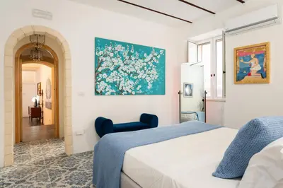 Area soggiorno di Ortigia Courtyard Apartment by Ortigia Apartments