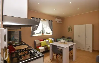 Cucina o angolo cottura di Stunning Apartment In Augusta