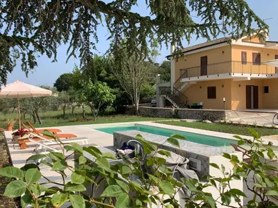 Piscina di Villa Santa Lucia o nelle vicinanze