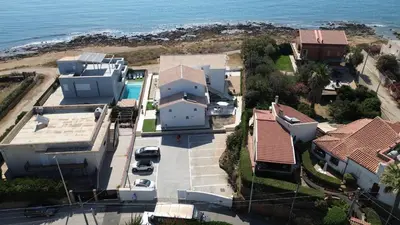 Vista generica sul mare o vista sul mare dall'interno della casa vacanze