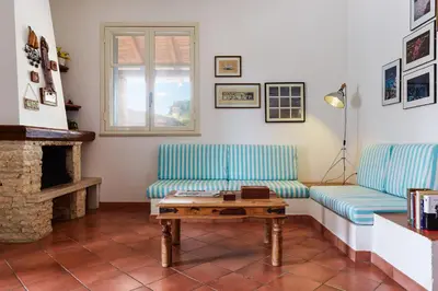 Area soggiorno di Casa Vacanza Ondablu CaseSicule, on the Beach with big Veranda and Wifi